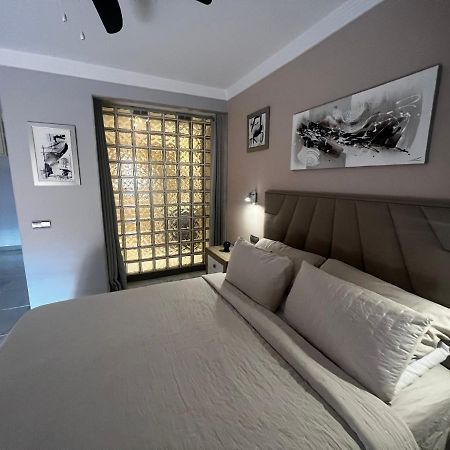 Beachfront Apartment - Sea Views - Marbellac Extérieur photo