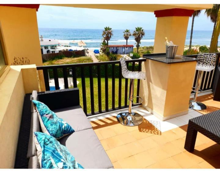 Beachfront Apartment - Sea Views - Marbellac Extérieur photo