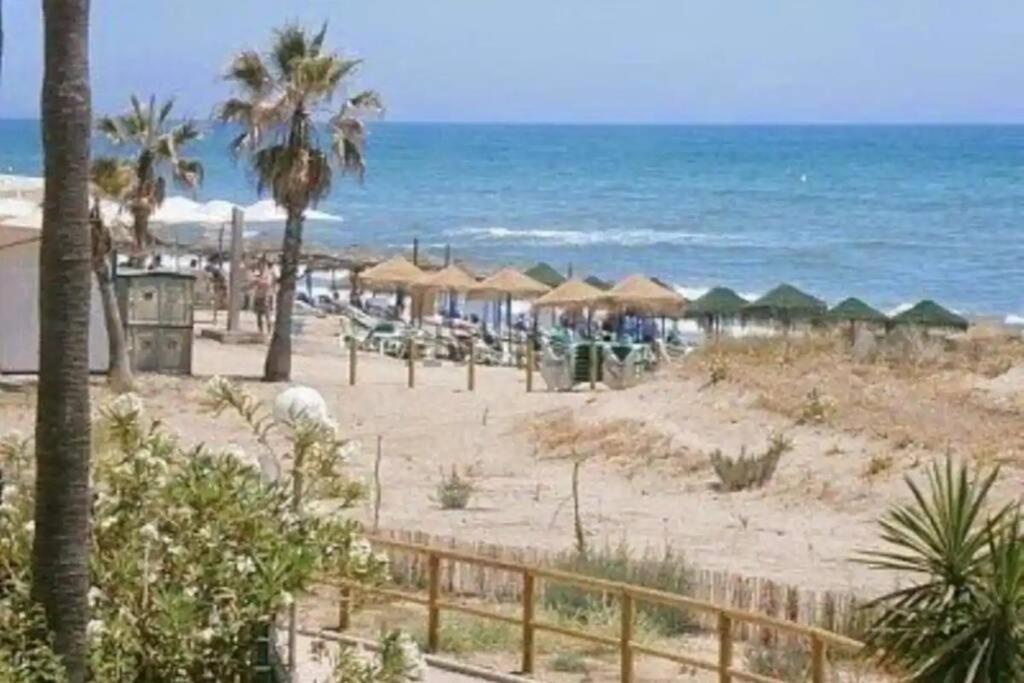 Beachfront Apartment - Sea Views - Marbellac Extérieur photo