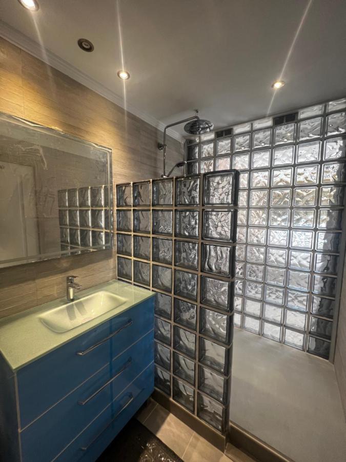 Beachfront Apartment - Sea Views - Marbellac Extérieur photo