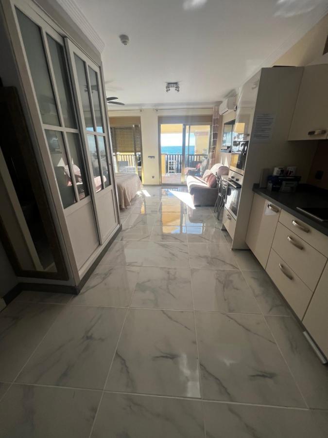 Beachfront Apartment - Sea Views - Marbellac Extérieur photo