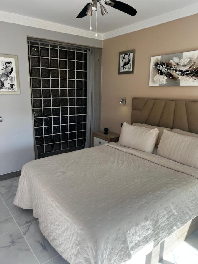 Beachfront Apartment - Sea Views - Marbellac Extérieur photo