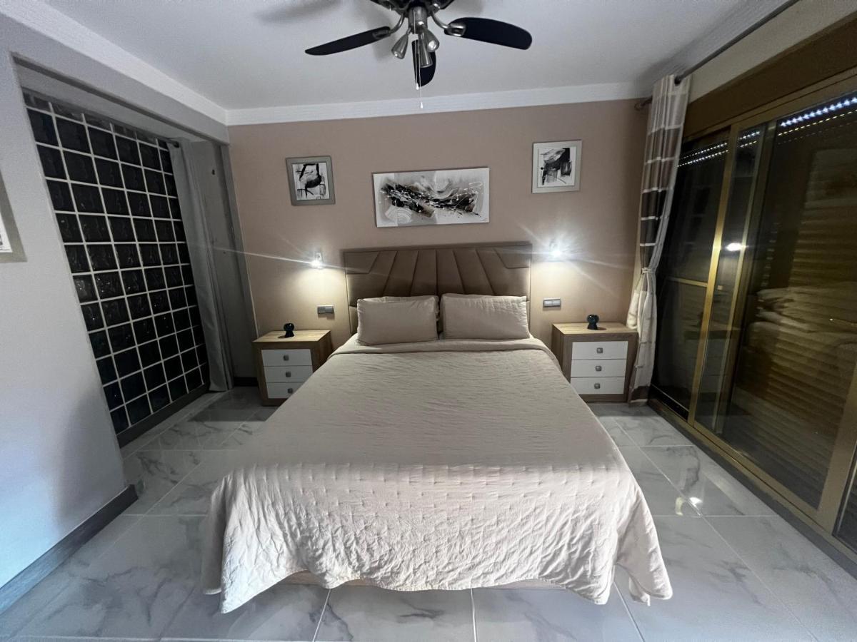 Beachfront Apartment - Sea Views - Marbellac Extérieur photo