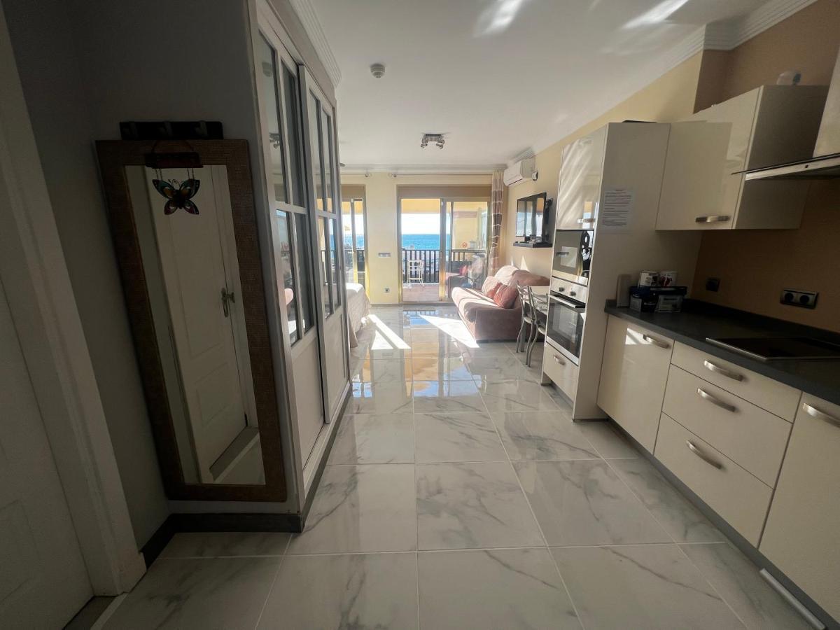 Beachfront Apartment - Sea Views - Marbellac Extérieur photo